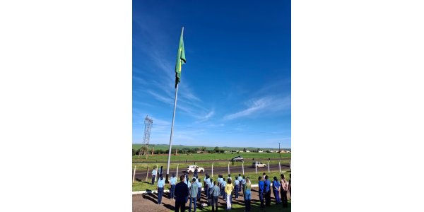 Unidade de Floresta celebra o Dia da Bandeira