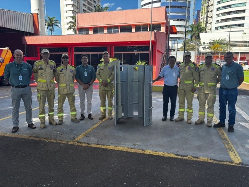 Cocamar doa placas de resgate ao Corpo de Bombeiros de Maring&aacute;