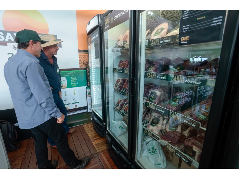 Estande da Cocamar &eacute; refer&ecirc;ncia,  tamb&eacute;m, para venda de  carnes na Expoing&aacute;