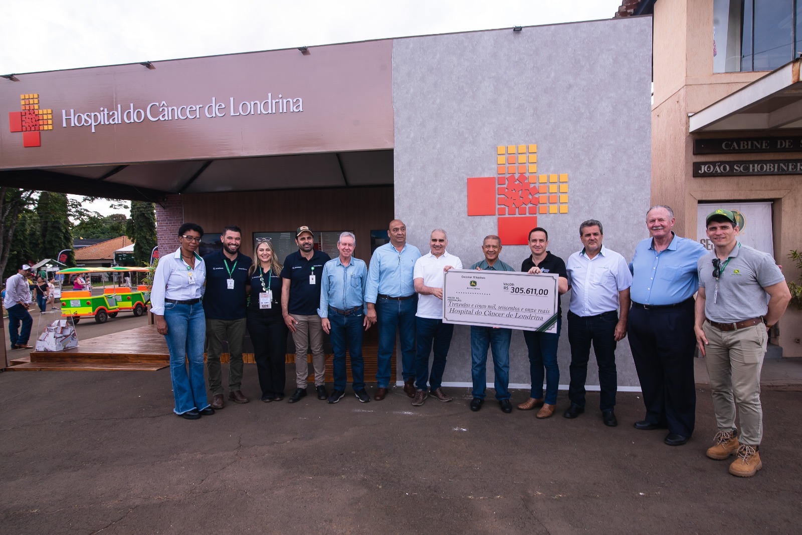 Cocamar e Cocamar Máquinas entregam cheque da Saca do Bem