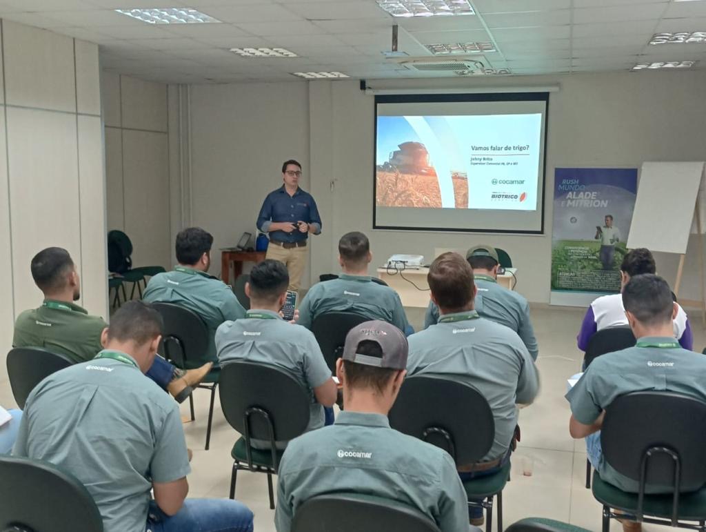 Técnicos recebem treinamento sobre trigo