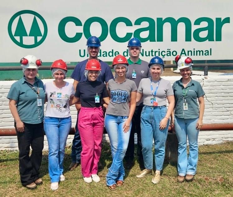 Graduandos da Uningá visitam a indústria de rações
