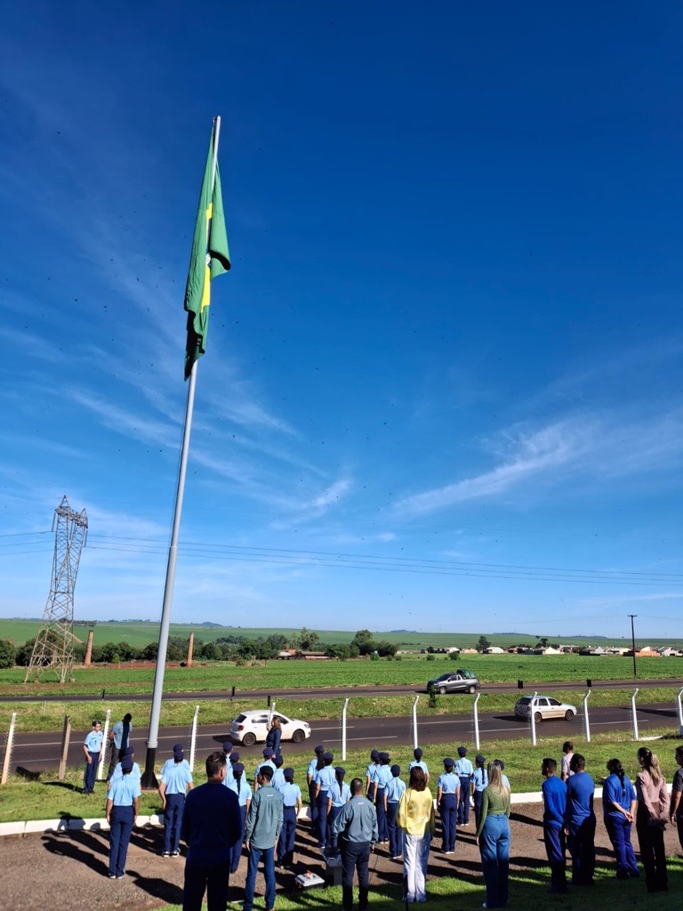 Unidade de Floresta celebra o Dia da Bandeira