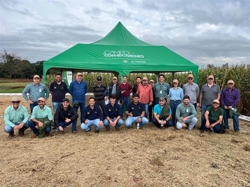Cooperados conhecem estação de pesquisa da LongPing, em Rolândia