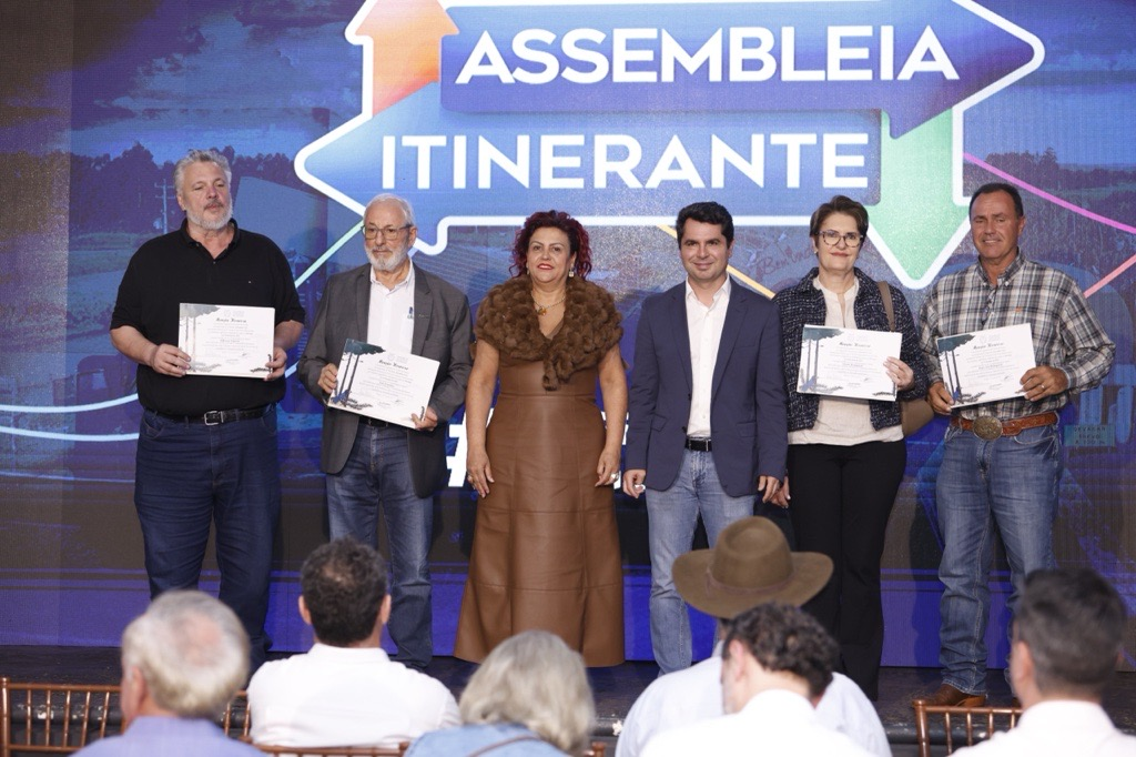 Lourenço é homenageado em sessão da Assembleia Legislativa Itinerante durante a Expoingá